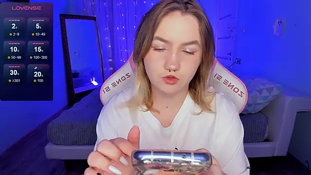 lovelyy julia online show from 4, 12, 2025