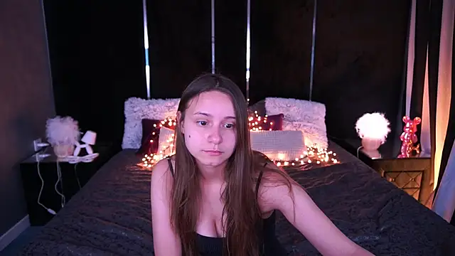 Snapshot of TinyNatalie chatting on 21, 6, 2026 TinyNatalie online show from 21, 6, 2026