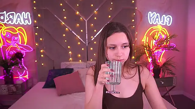 TinyNatalie online show from 16, 4, 2026