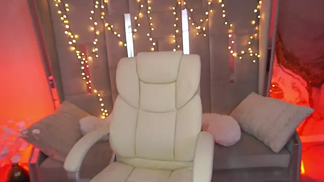 TinyNatalie online show from 28, 4, 2026