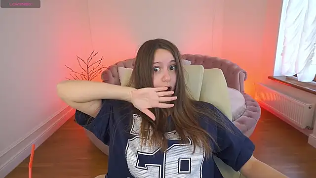 TinyNatalie online show from 11, 4, 2026