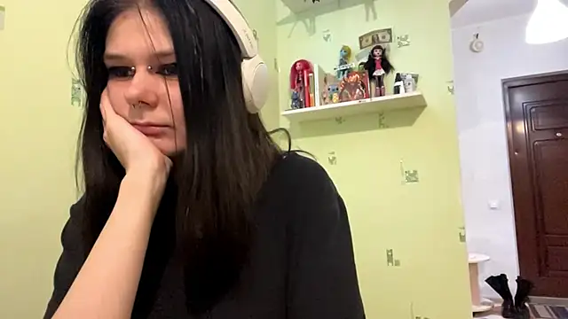 TraceeSchutt online show from 3, 12, 2025