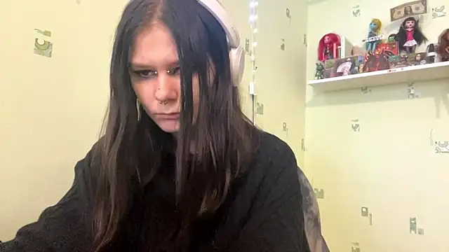 TraceeSchutt online show from 1, 12, 2025