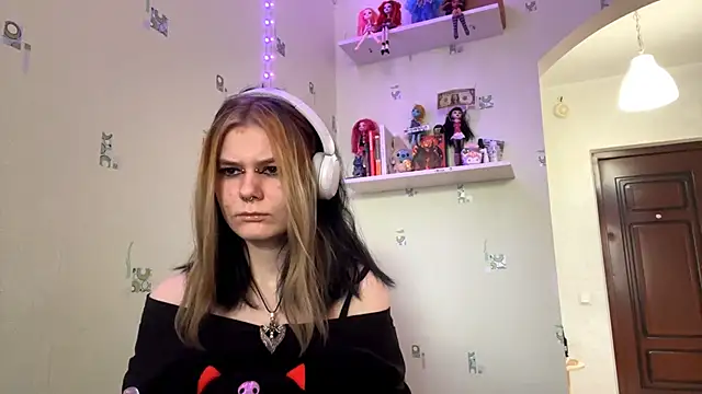 TraceeSchutt online show from 22, 12, 2025