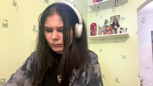 TraceeSchutt online show from 4, 12, 2025