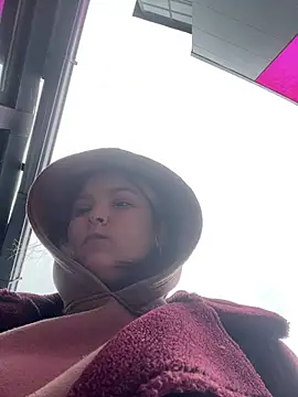 Snapshot of KateBurlesk chatting on 4, 3, 2026 KateBurlesk online show from 4, 3, 2026