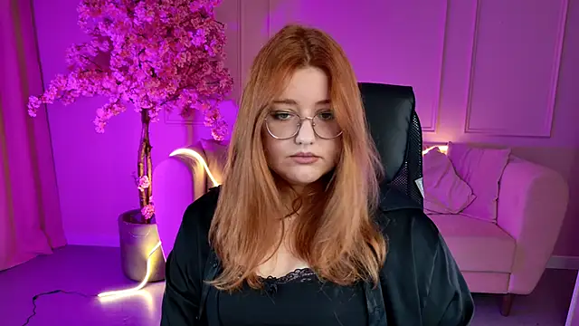 StaceyJensen online show from 24, 11, 2025