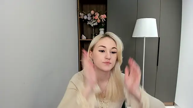 CandiRinebold online show from 24, 11, 2025