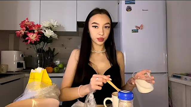 KristaLarmon online show from 29, 11, 2025