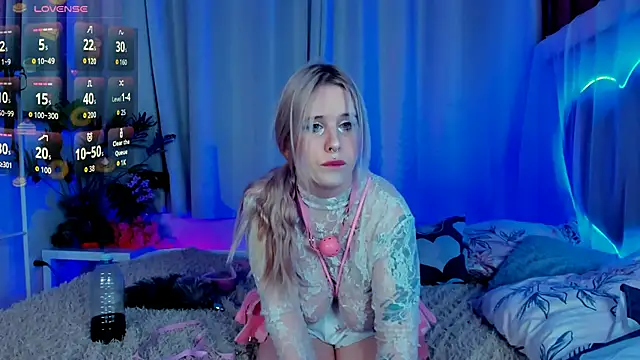 FrostLuna online show from 2, 12, 2025