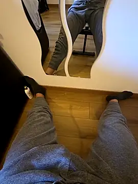 Snapshot of Mick-22 chatting on 28, 11, 2025 Mick-22 online show from 28, 11, 2025