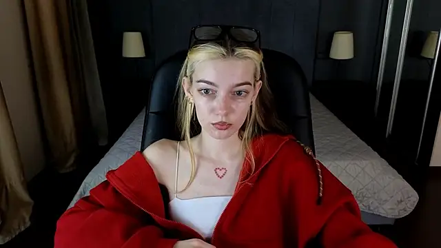 MILLIE MUR online show from 21, 12, 2025