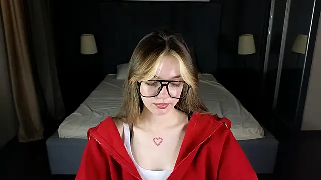 MILLIE MUR online show from 15, 12, 2025