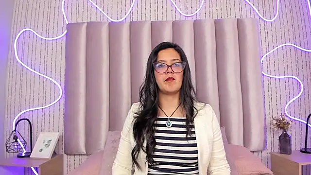 TAMARALEWISMD online show from 4, 12, 2025