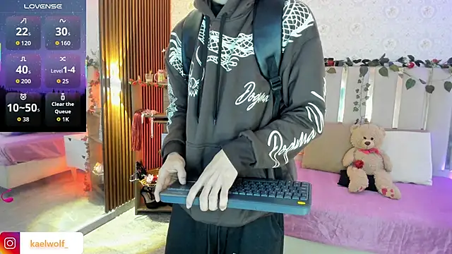 kaelwolf tay online show from 7, 2, 2026