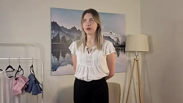 Snapshot of ElaneHamper chatting on 23, 11, 2025 ElaneHamper online show from 23, 11, 2025