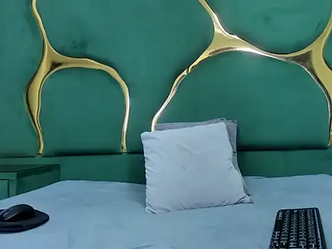 RoxanneBloom online show from 9, 4, 2026