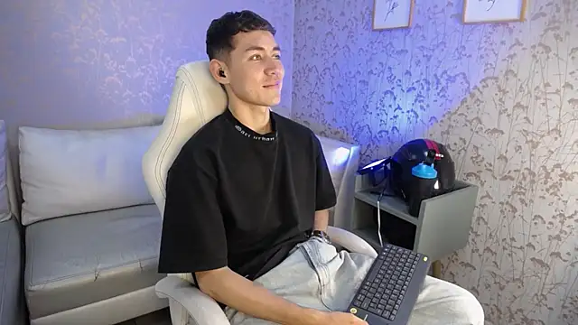 LoganFoster  online show from 15, 12, 2025