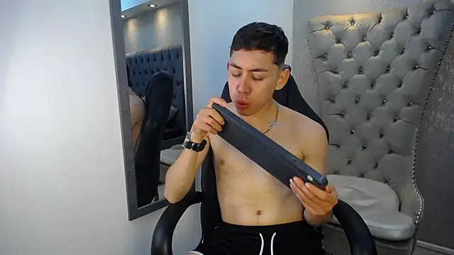 LoganFoster  online show from 19, 12, 2025