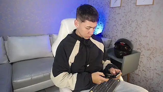 LoganFoster  online show from 6, 1, 2026