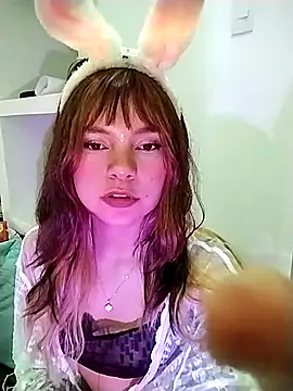 JennBenett  online show from 1, 12, 2025