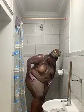 cuddlegiantbear online show from 24, 11, 2025