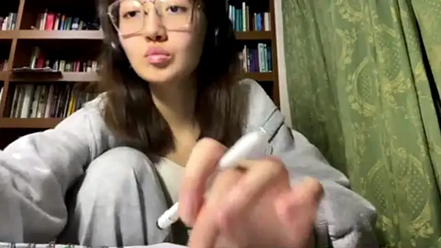 Snapshot of LinaClous chatting on 16, 12, 2025 LinaClous online show from 16, 12, 2025