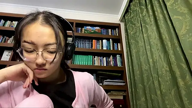 Snapshot of LinaClous chatting on 14, 1, 2026 LinaClous online show from 14, 1, 2026