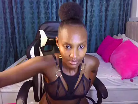 Snapshot of emma-112 chatting on 20, 12, 2025 emma-112 online show from 20, 12, 2025