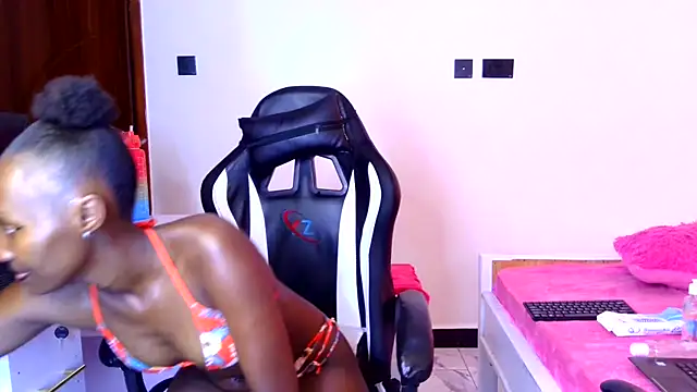 Snapshot of emma-112 chatting on 2, 2, 2026 emma-112 online show from 2, 2, 2026