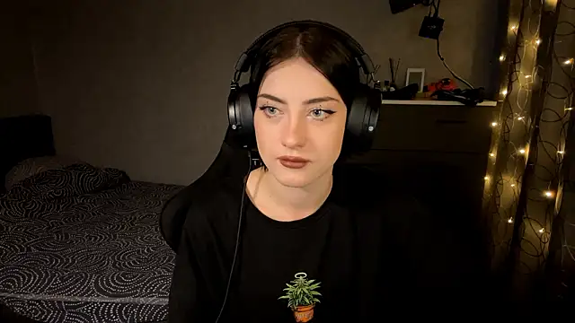 Meowluly online show from 1, 2, 2026