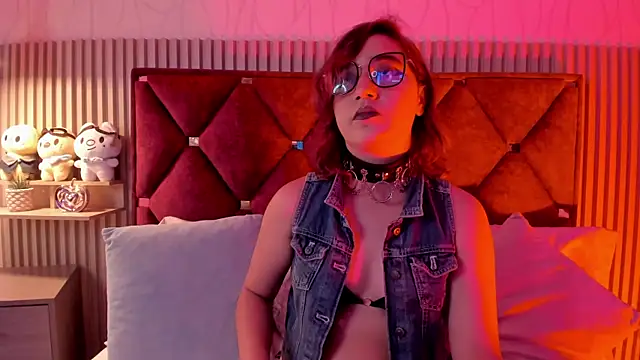 Kiri Velvet online show from 22, 4, 2026
