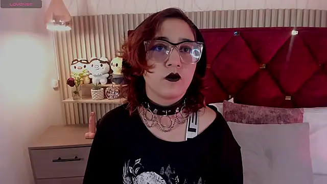 Kiri Velvet online show from 14, 5, 2026
