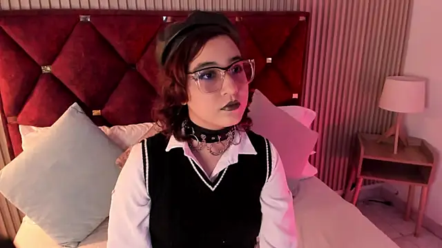 Kiri Velvet online show from 15, 4, 2026