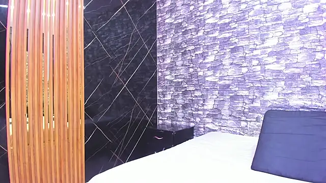 ZoeCollin online show from 5, 12, 2025