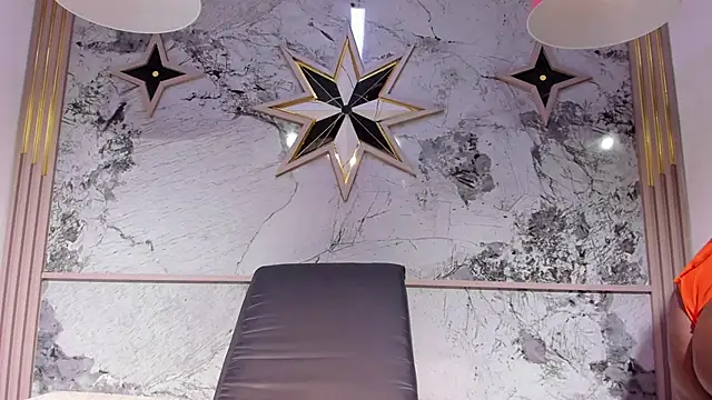 ZoeCollin online show from 2, 2, 2026