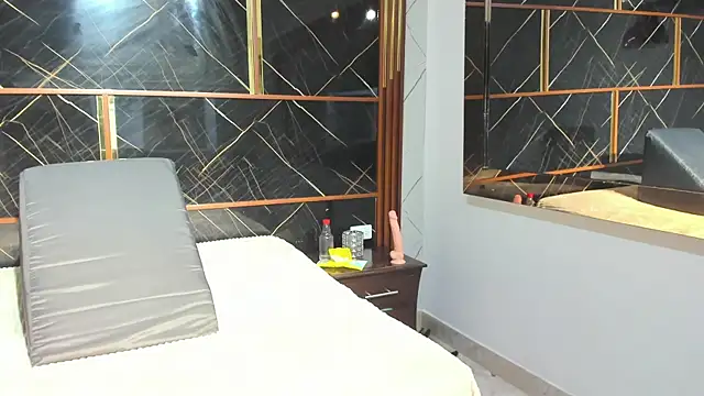 ZoeCollin online show from 17, 12, 2025