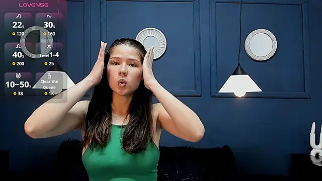 Snapshot of Skyy_bloom chatting on 15, 12, 2025 Skyy bloom online show from 15, 12, 2025