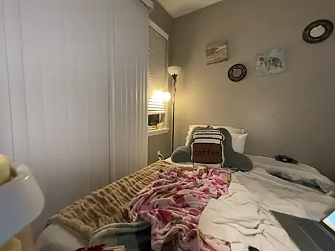 renesmaelily222 online show from 25, 2, 2026