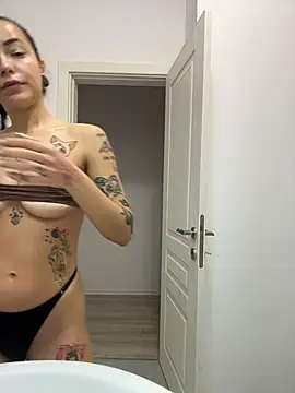 Snapshot of LianixLoverx chatting on 1, 4, 2026 LianixLoverx online show from 1, 4, 2026