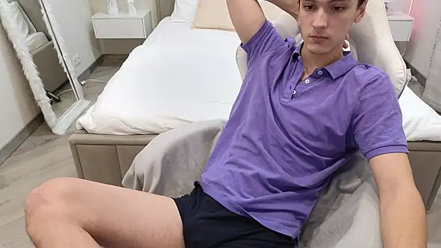 MoonlinSkinn online show from 2, 12, 2025