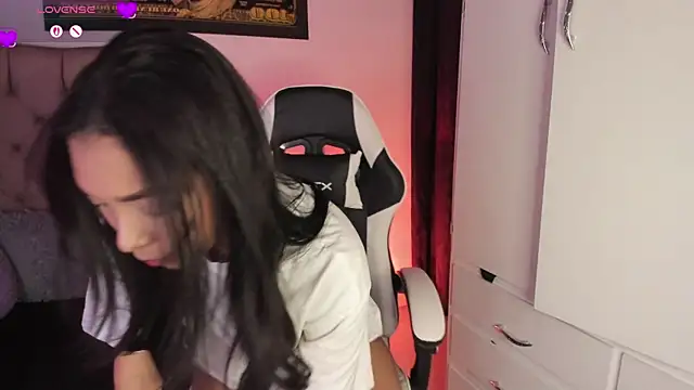 Snapshot of KarolRojas_22 chatting on 24, 6, 2026 KarolRojas 22 online show from 24, 6, 2026