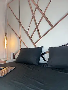 Celeste Valencia  online show from 7, 2, 2026