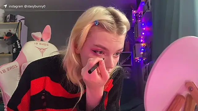 KittyLarva online show from 8, 1, 2026