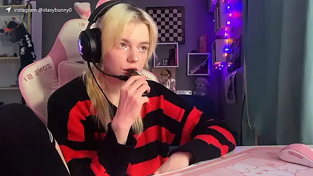 KittyLarva online show from 9, 1, 2026