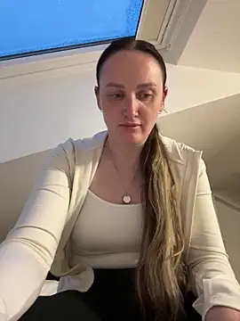 Snapshot of TomilaSi chatting on 5, 6, 2026 TomilaSi online show from 5, 6, 2026