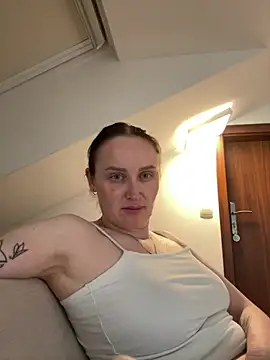 Snapshot of TomilaSi chatting on 15, 6, 2026 TomilaSi online show from 15, 6, 2026