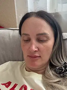 Snapshot of TomilaSi chatting on 15, 7, 2026 TomilaSi online show from 15, 7, 2026