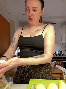 TomilaSi online show from 9, 4, 2026