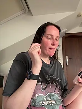 Snapshot of TomilaSi chatting on 3, 6, 2026 TomilaSi online show from 3, 6, 2026